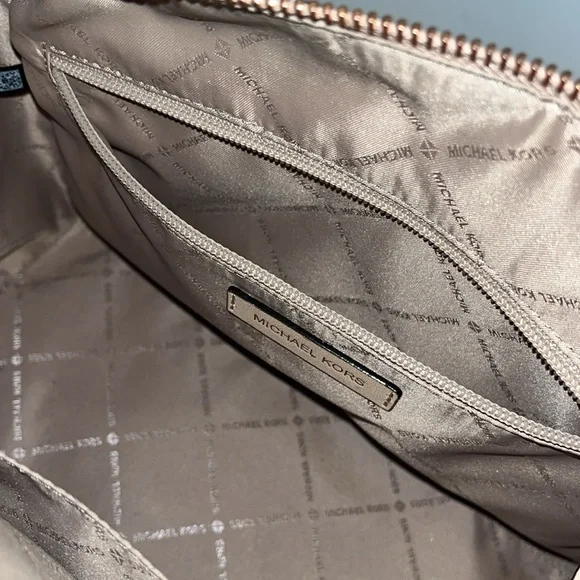 100% Authentic Michael Kors Rose Gold Color Handba - Picture 9 of 14